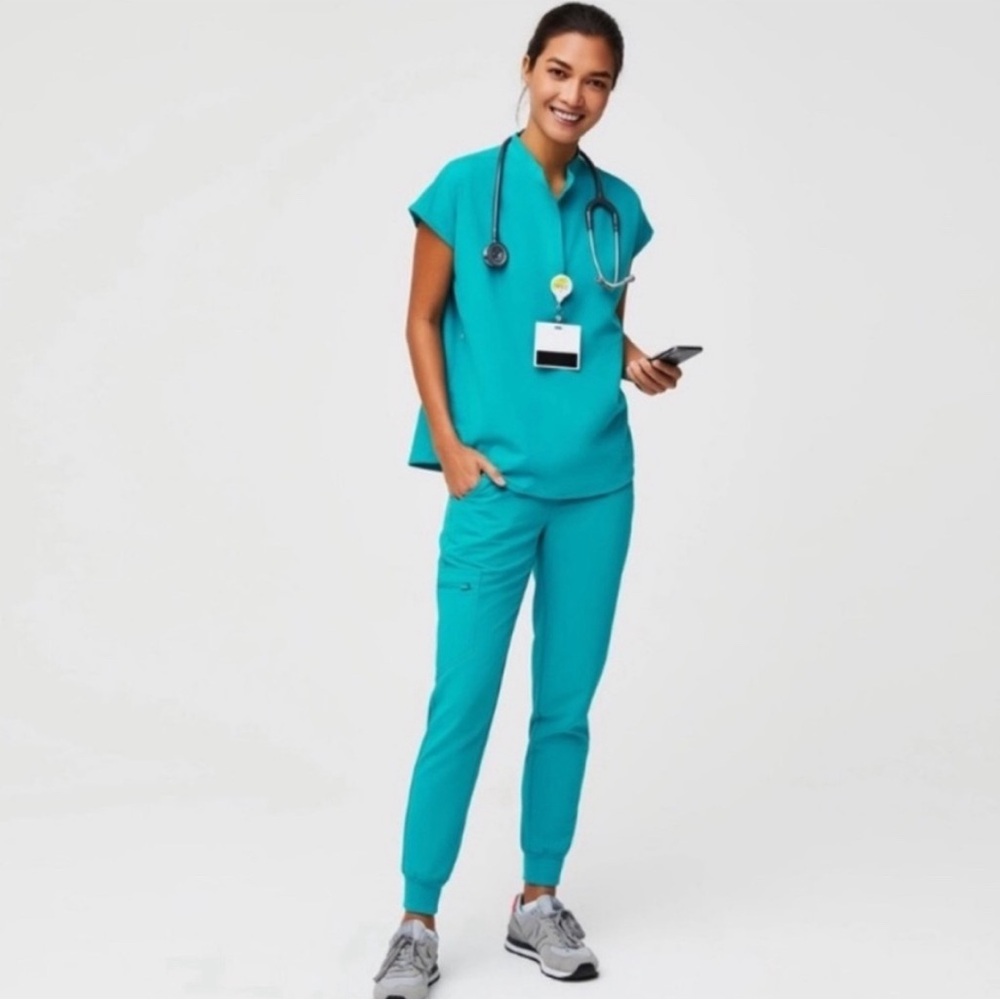 Figs Women's Rafaela Teal scrub top size XS